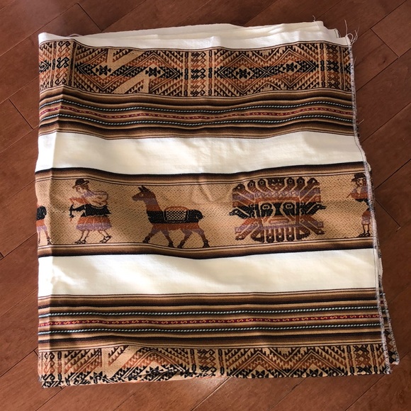 Accessories - White & tan Peruvian handmade tablecloth. NWOT